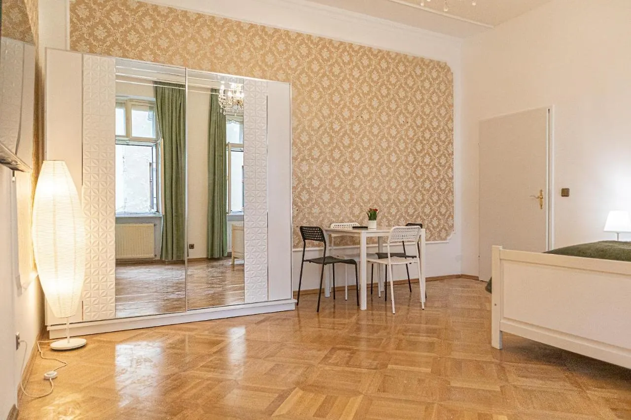 Large 4Br Apt Near Karlsplatz Ideal For Big Groups Vienna Apartment