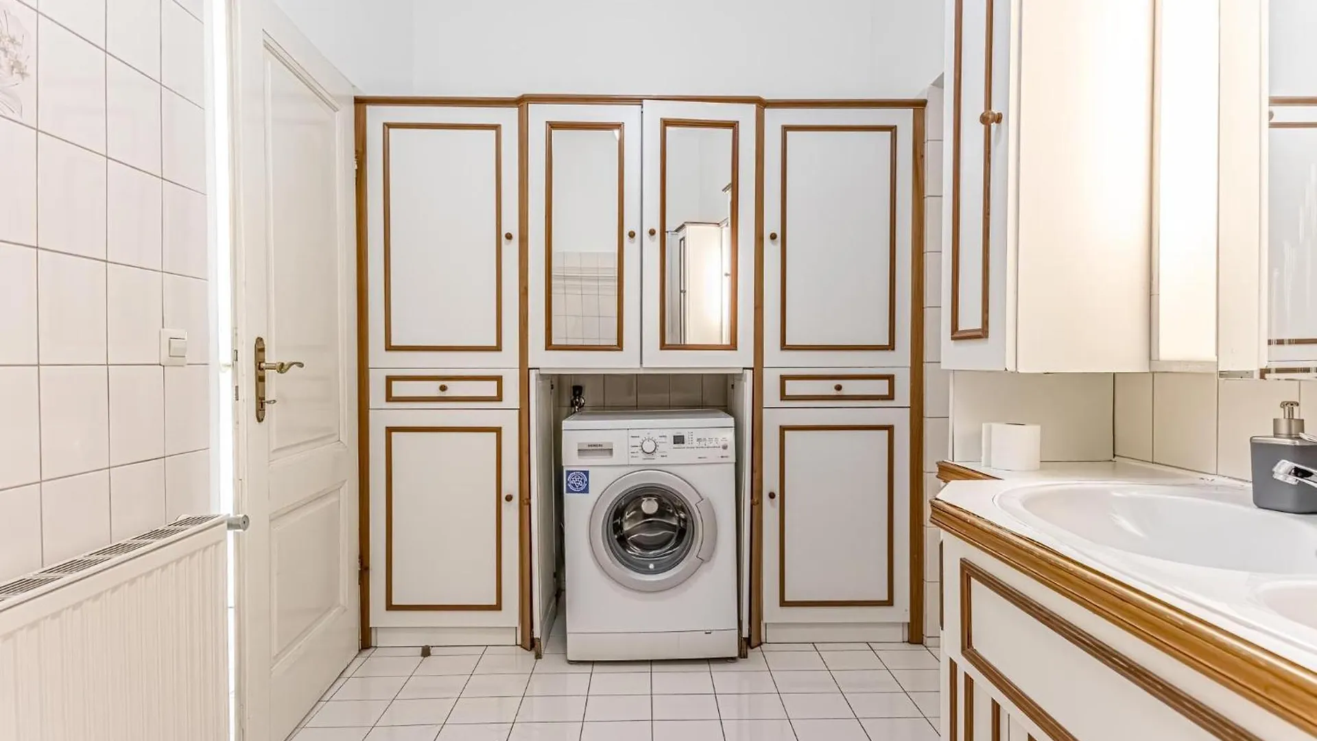 Large 4Br Apt Near Karlsplatz Ideal For Big Groups Vienna 0*,  Austria