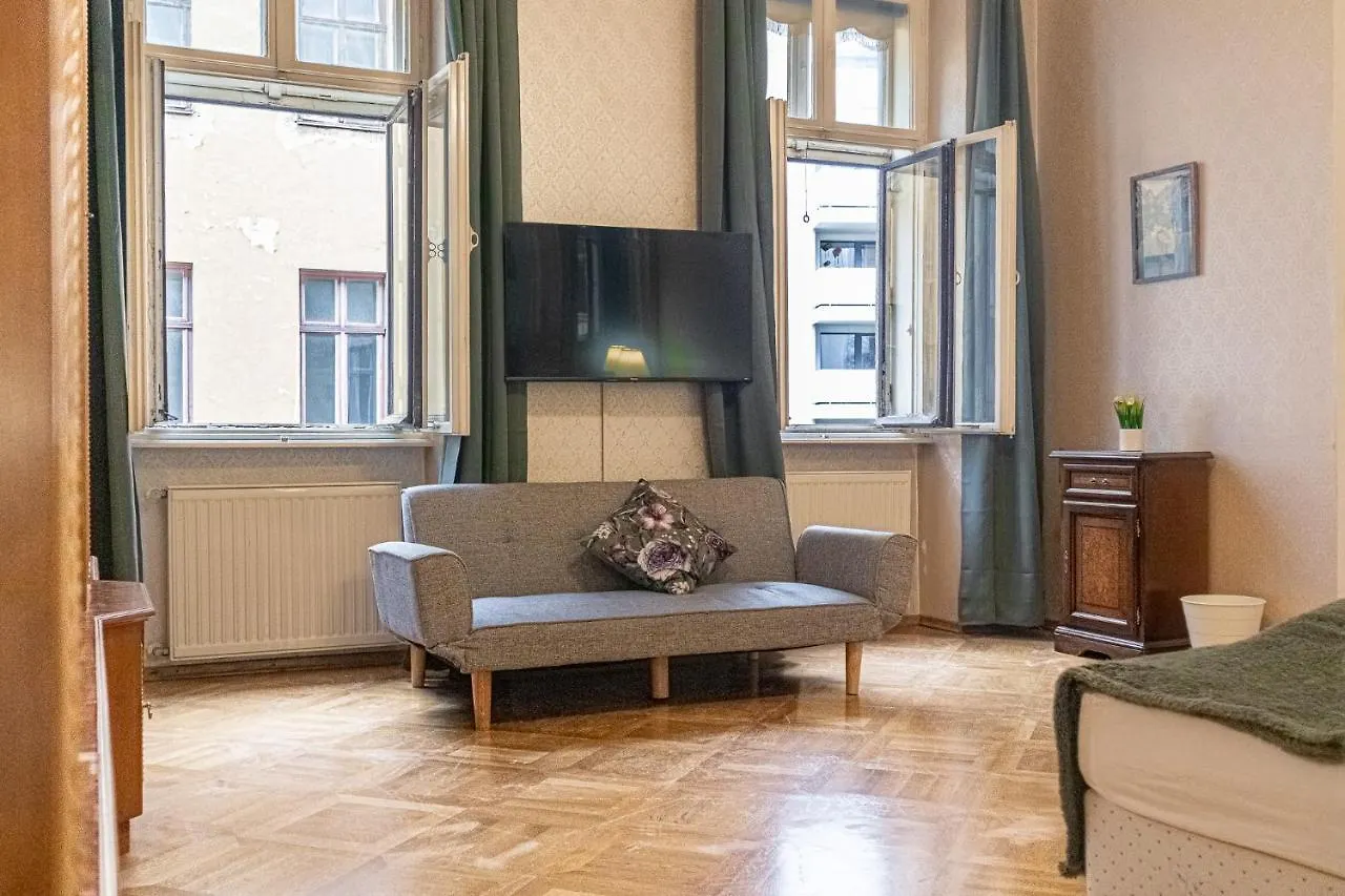 Large 4Br Apt Near Karlsplatz Ideal For Big Groups فيينا