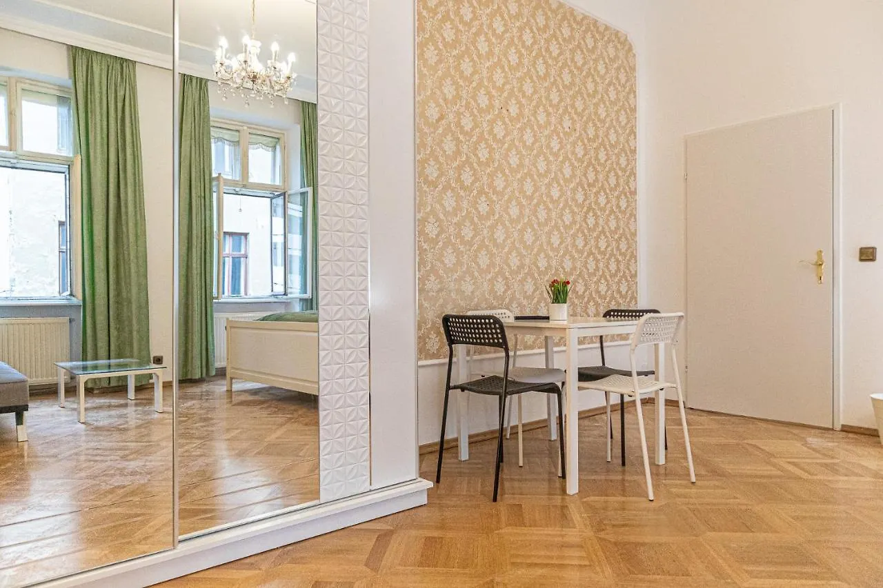 شقة Large 4Br Apt Near Karlsplatz Ideal For Big Groups فيينا