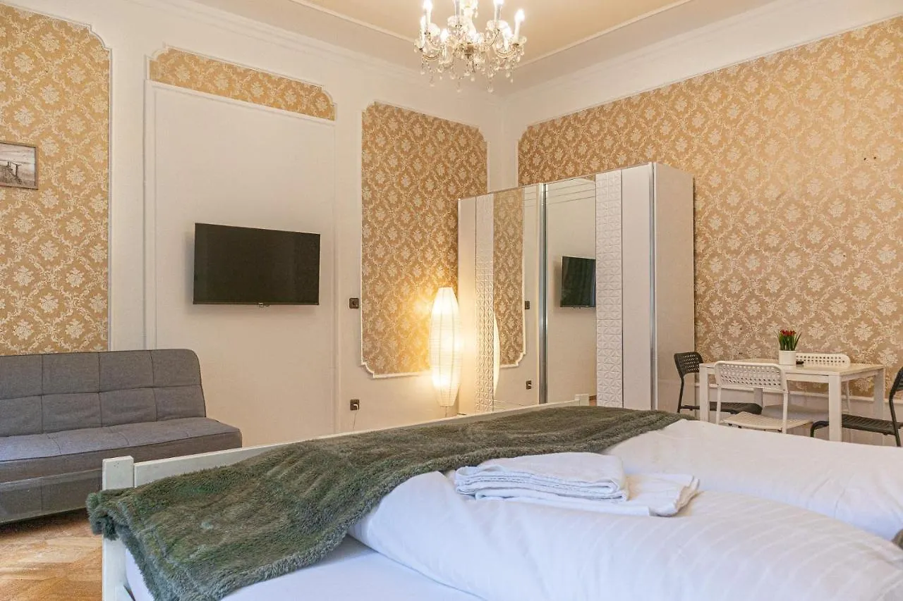 Large 4Br Apt Near Karlsplatz Ideal For Big Groups فيينا شقة