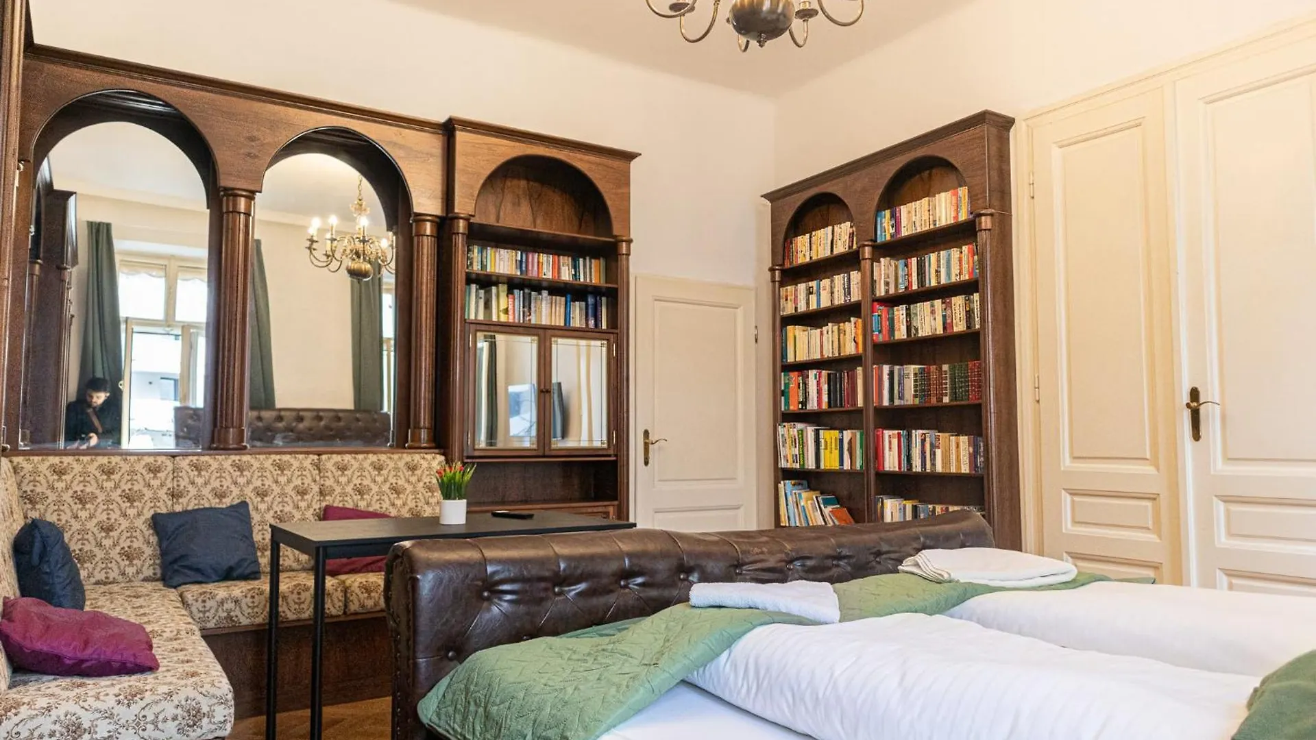 Large 4Br Apt Near Karlsplatz Ideal For Big Groups فيينا النمسا