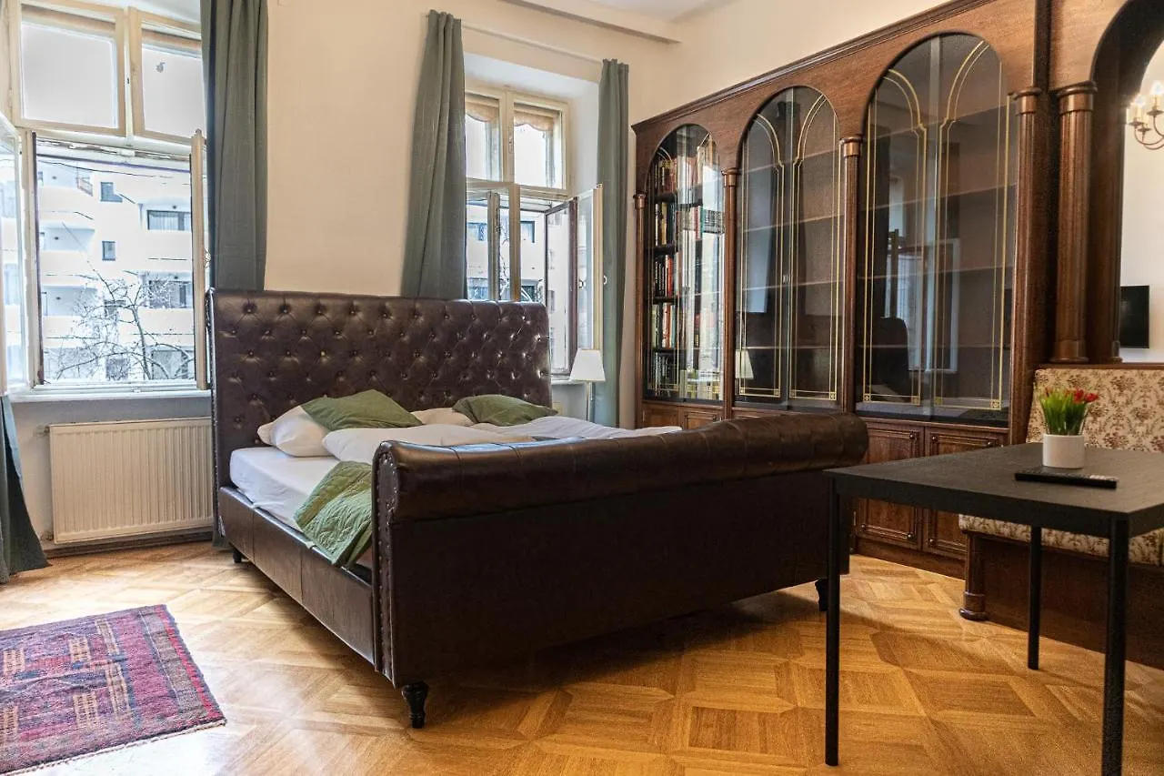 Large 4Br Apt Near Karlsplatz Ideal For Big Groups فيينا شقة