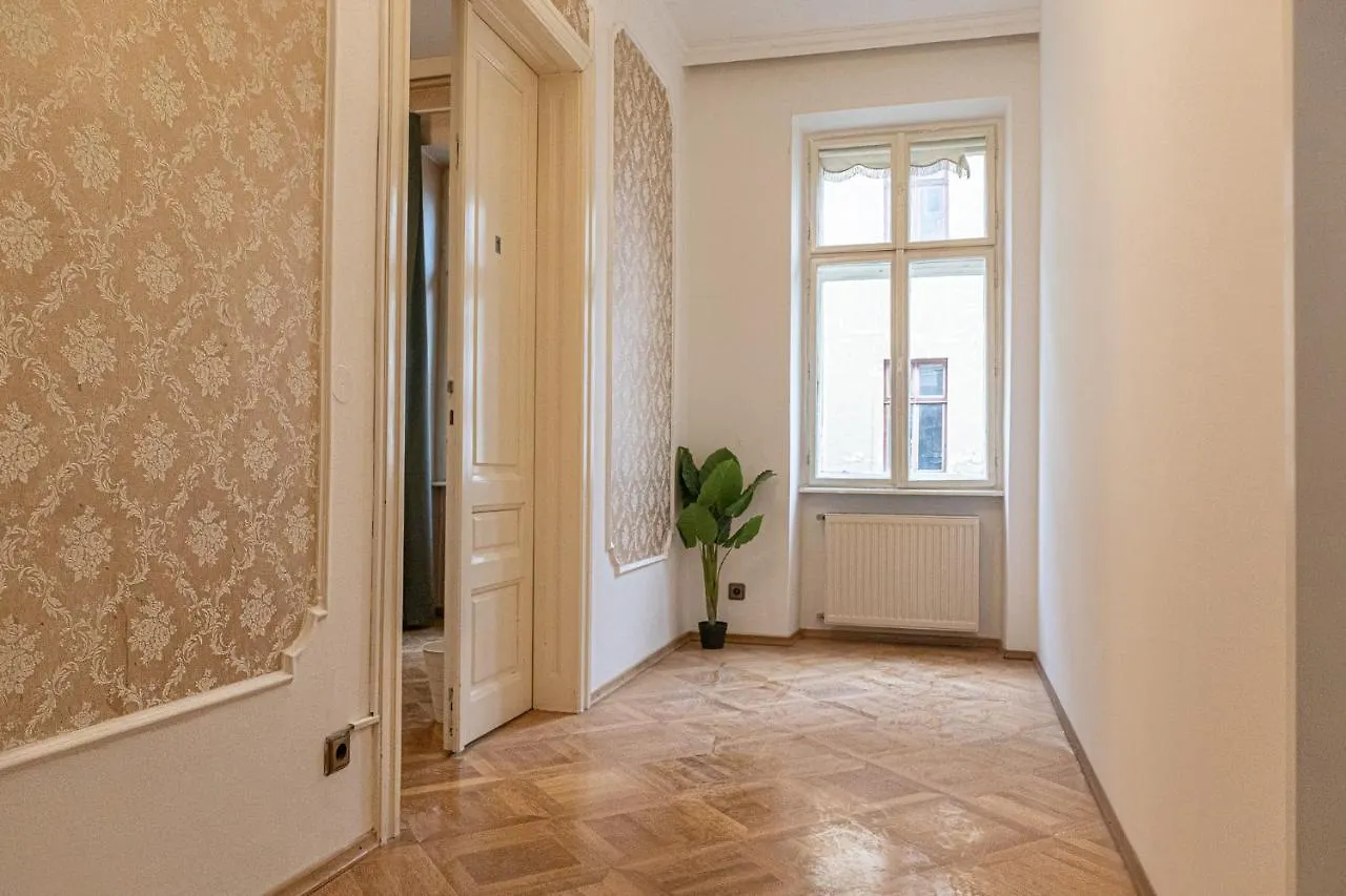 شقة Large 4Br Apt Near Karlsplatz Ideal For Big Groups فيينا النمسا