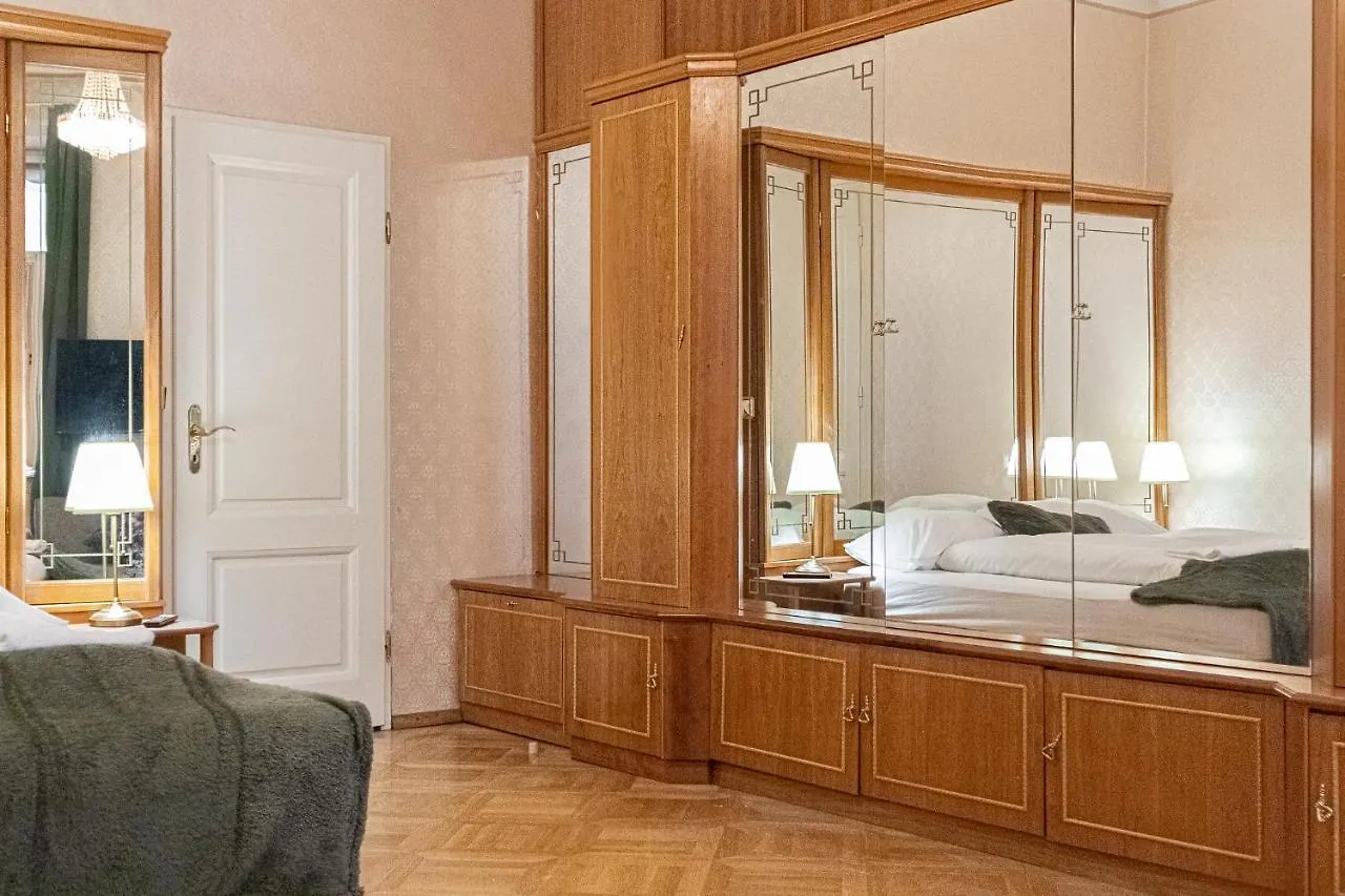 Large 4Br Apt Near Karlsplatz Ideal For Big Groups فيينا