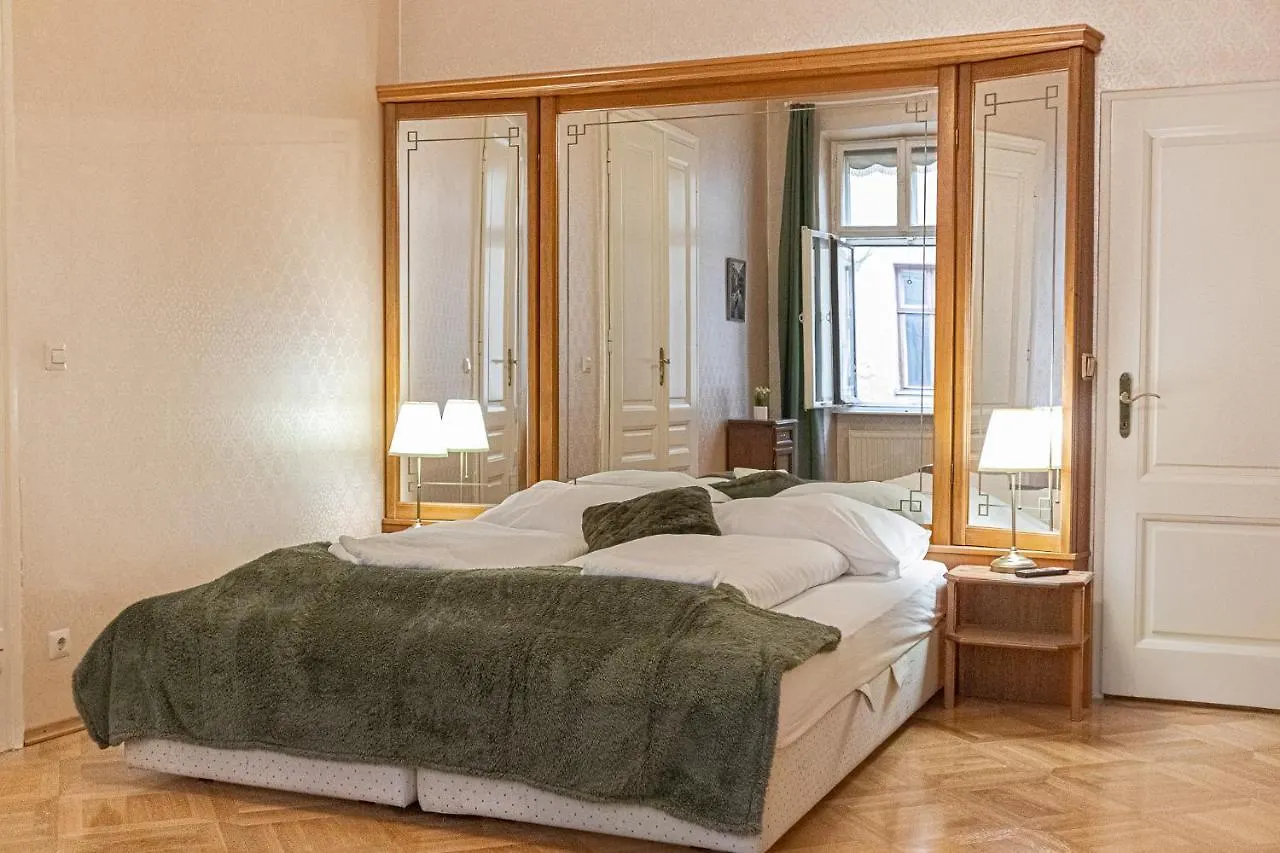 شقة Large 4Br Apt Near Karlsplatz Ideal For Big Groups فيينا النمسا