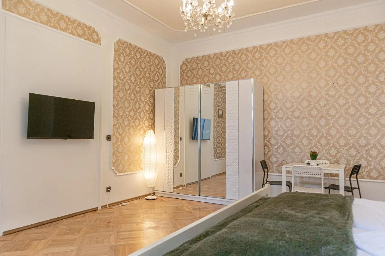 Large 4Br Apt Near Karlsplatz Ideal For Big Groups فيينا