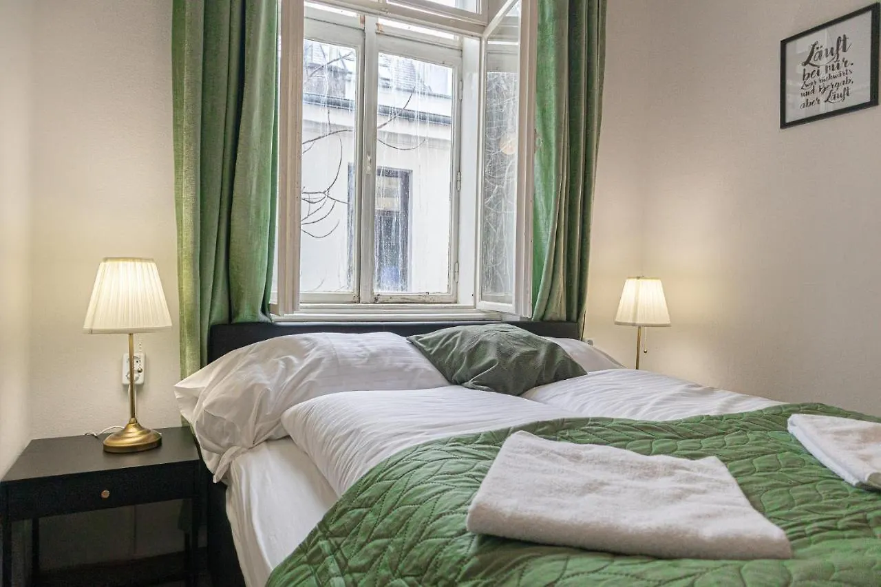 Large 4Br Apt Near Karlsplatz Ideal For Big Groups فيينا