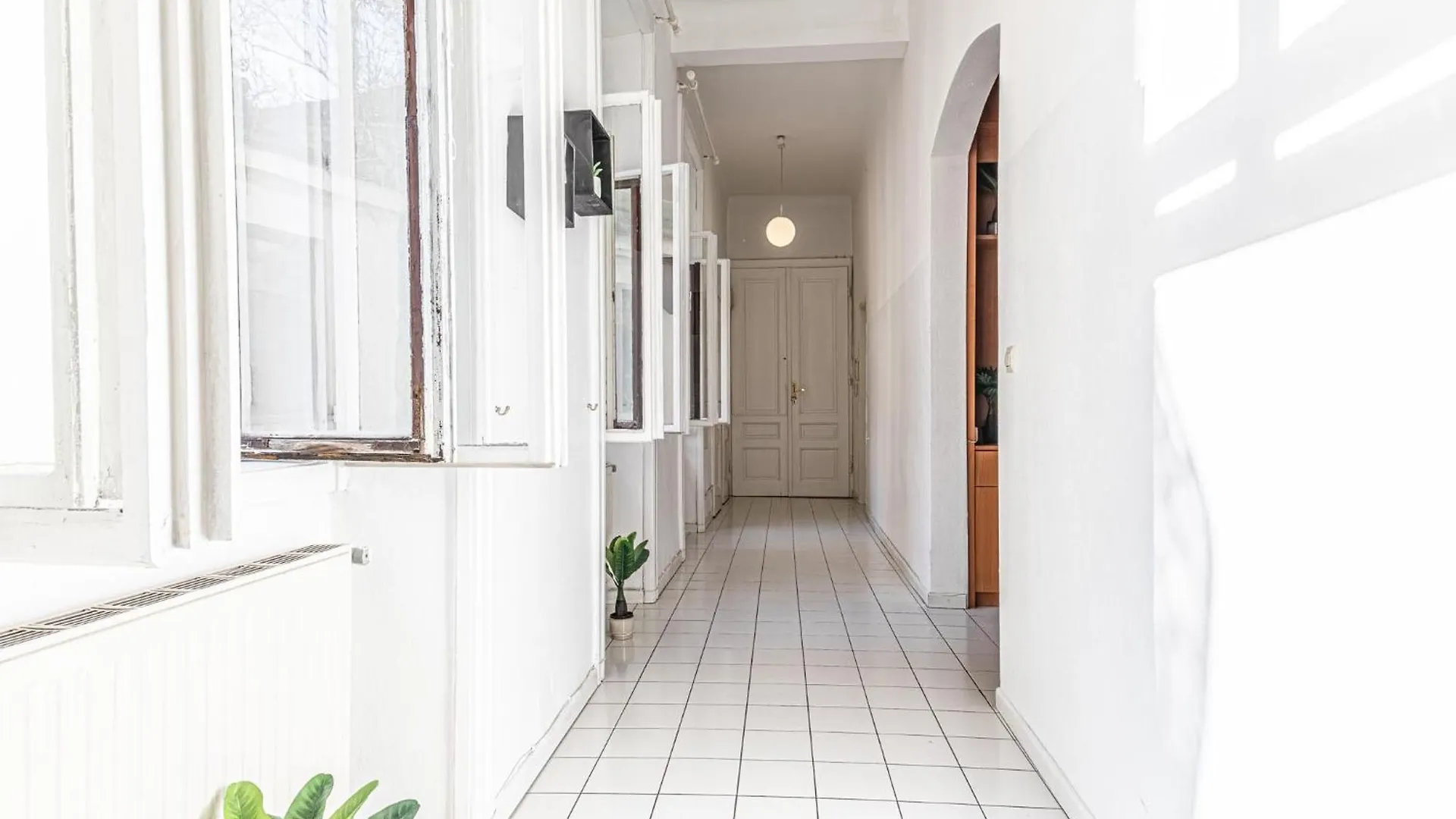 Large 4Br Apt Near Karlsplatz Ideal For Big Groups فيينا شقة